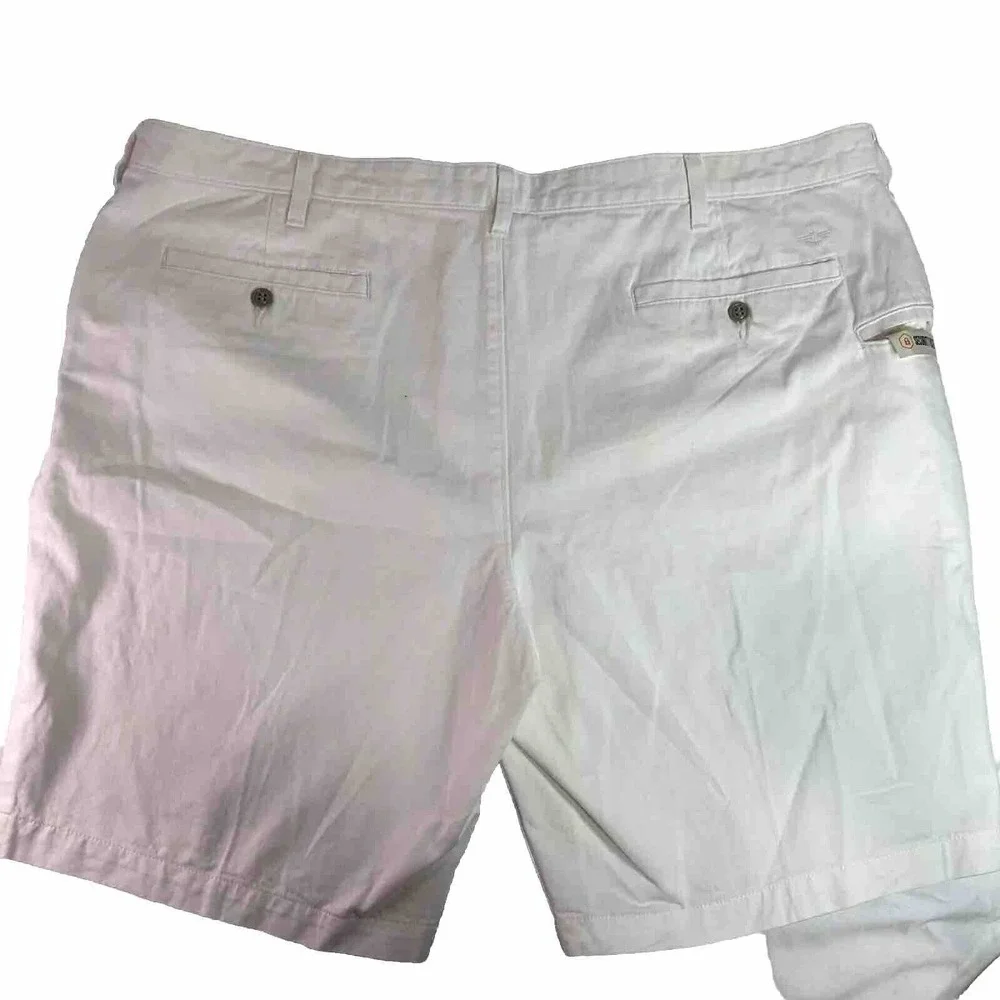 Dockers Shorts Classic Fit Cream Size 44 X 10”‎ Side Security Pocket Flat Front